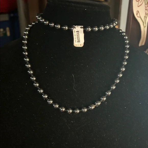 Elegant Silver Beaded Necklace - Picture 1 of 3